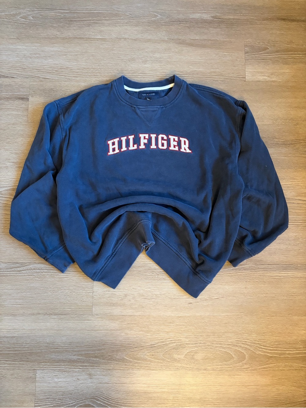Vintage Tommy Hilfiger Size XL Men
(Fits as Large)